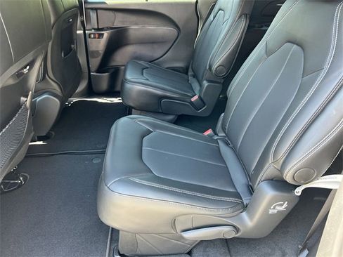 New 2026 Chrysler Pacifica Select image 19