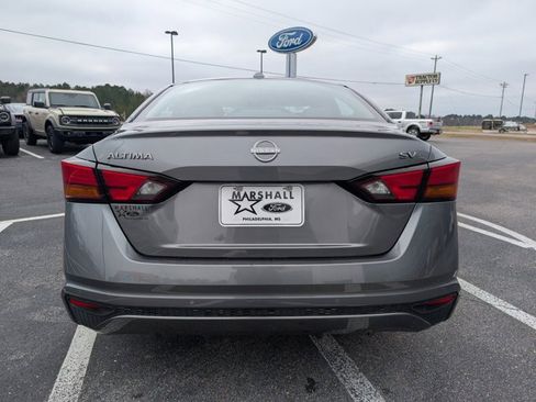 Used 2024 Nissan Altima 2.5 SV image 4