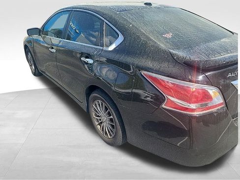 Used 2015 Nissan Altima 2.5 S w/ Power Driver Seat Package image 2