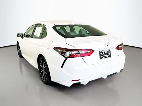 Used 2021 Toyota Camry SE FWD image 5
