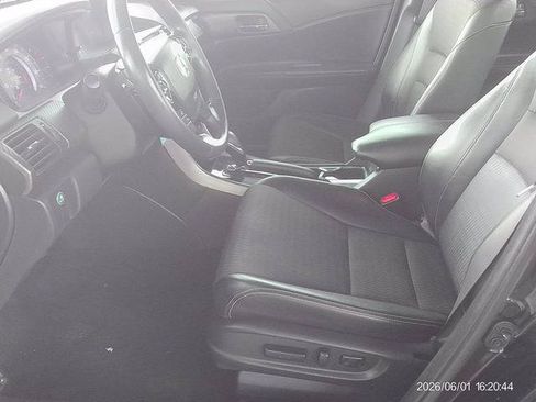 Used 2017 Honda Accord Sport image 7