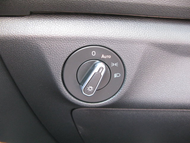 Used 2023 Volkswagen Jetta SE w/ Panoramic Sunroof Package FWD image 16