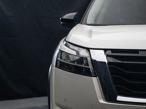 Used 2023 Nissan Pathfinder SL w/ SL Premium Package AWD/4WD image 5