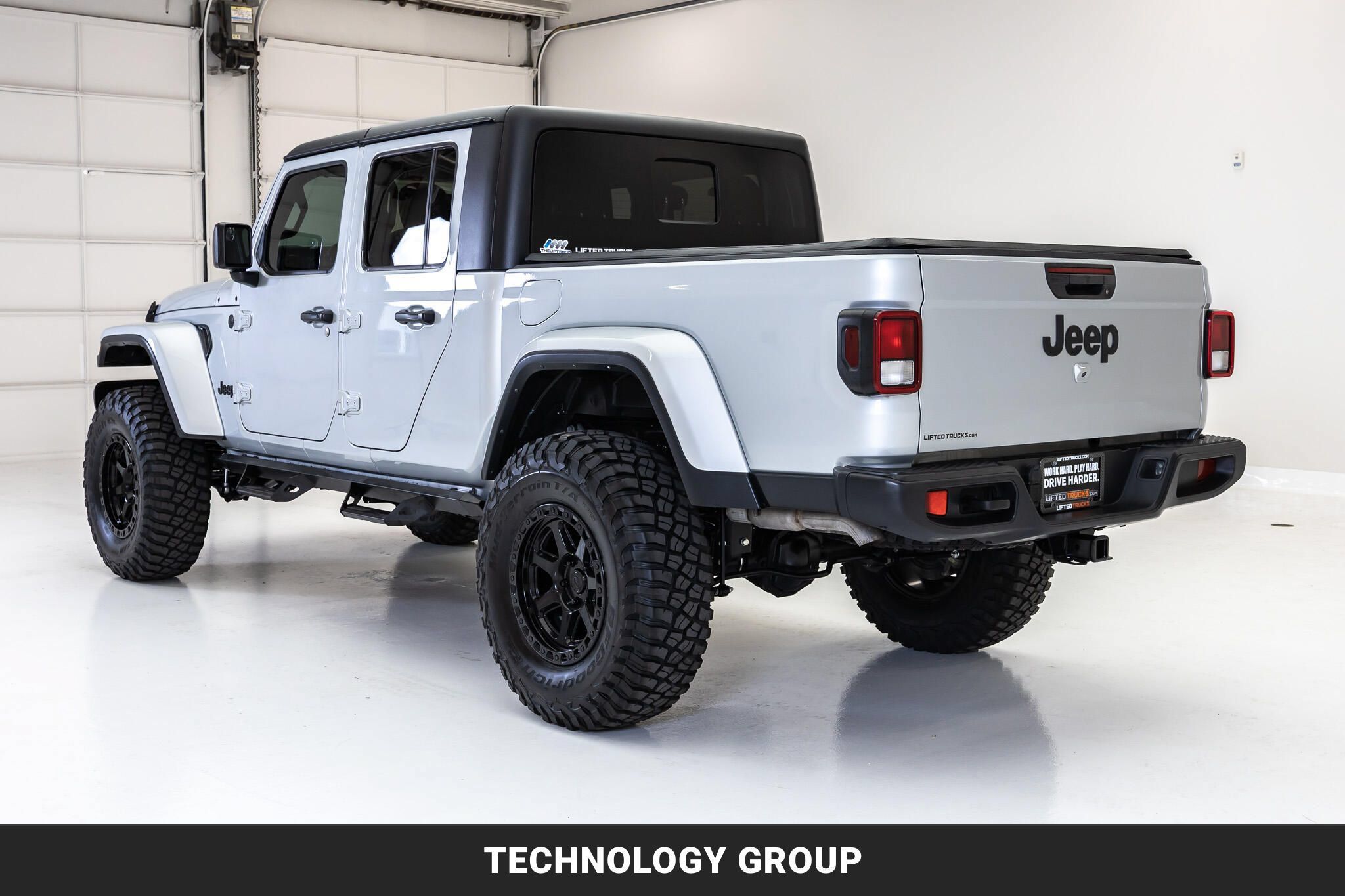 Used 2023 Jeep Gladiator Sport AWD/4WD image 6