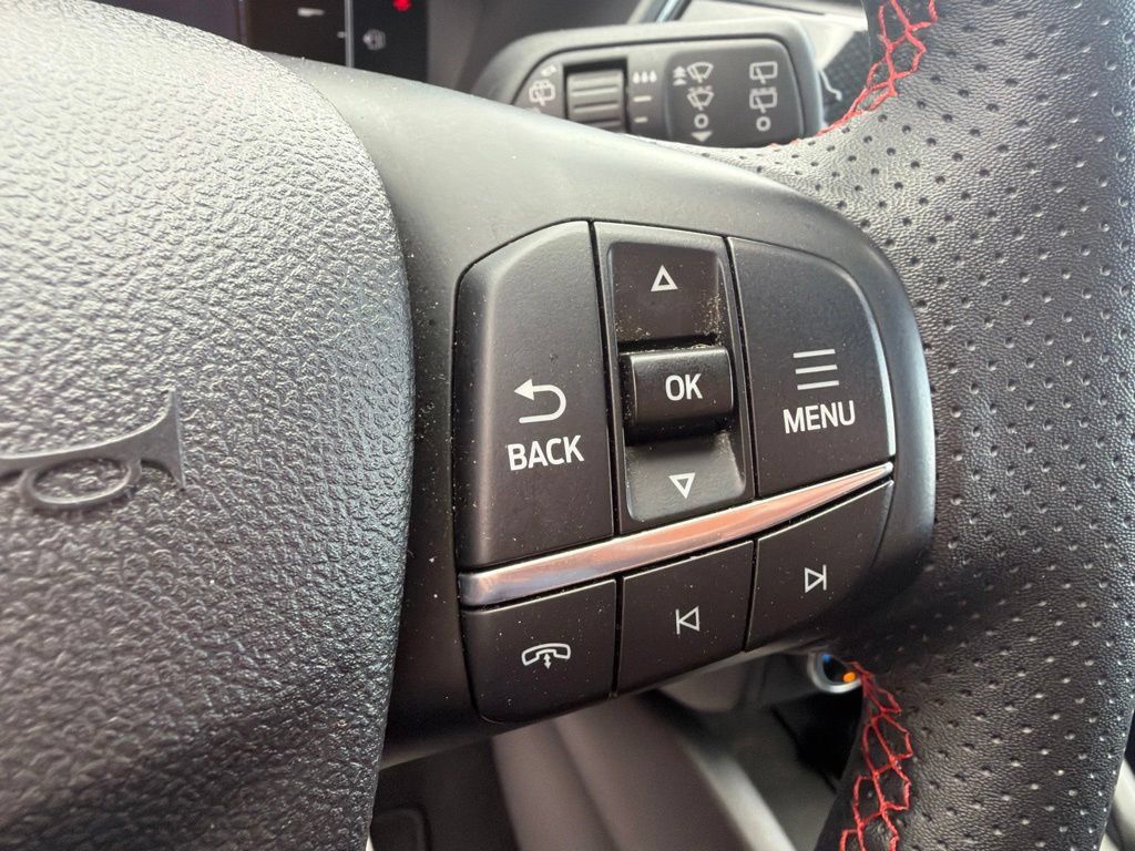 Used 2025 Ford Escape ST-Line Select AWD/4WD image 17