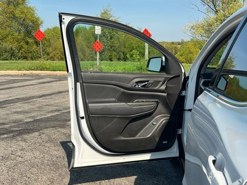 Used 2023 GMC Acadia SLT w/ LPO, Floor Liner Package image 13