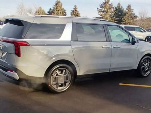 New 2026 Kia Carnival EX image 3