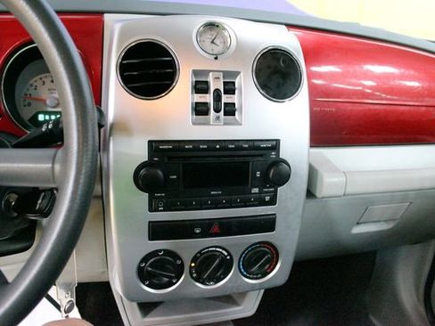 Used 2009 Chrysler PT Cruiser FWD image 16