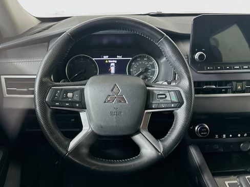 Used 2024 Mitsubishi Outlander SE image 18