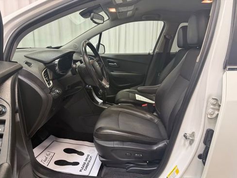 Used 2018 Chevrolet Trax LT w/ LT Convenience Package image 5