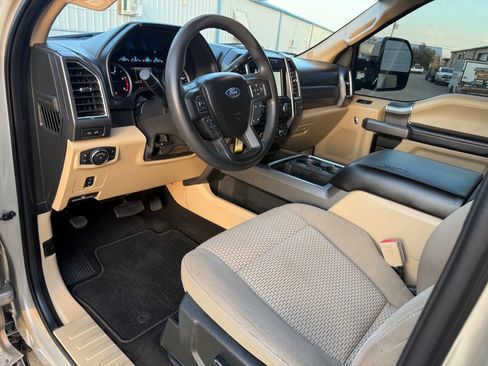Used 2017 Ford F250 XLT w/ XLT Premium Package image 14