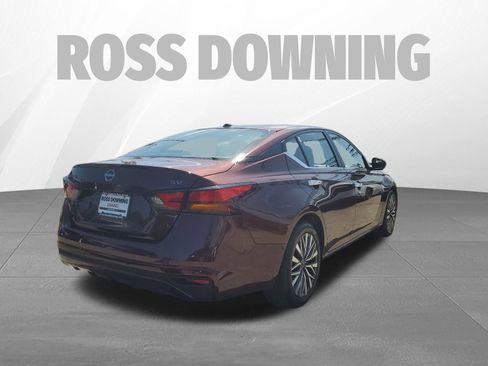Used 2024 Nissan Altima 2.5 SV FWD image 4