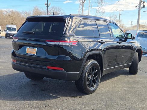 Certified 2024 Jeep Grand Cherokee Altitude image 13