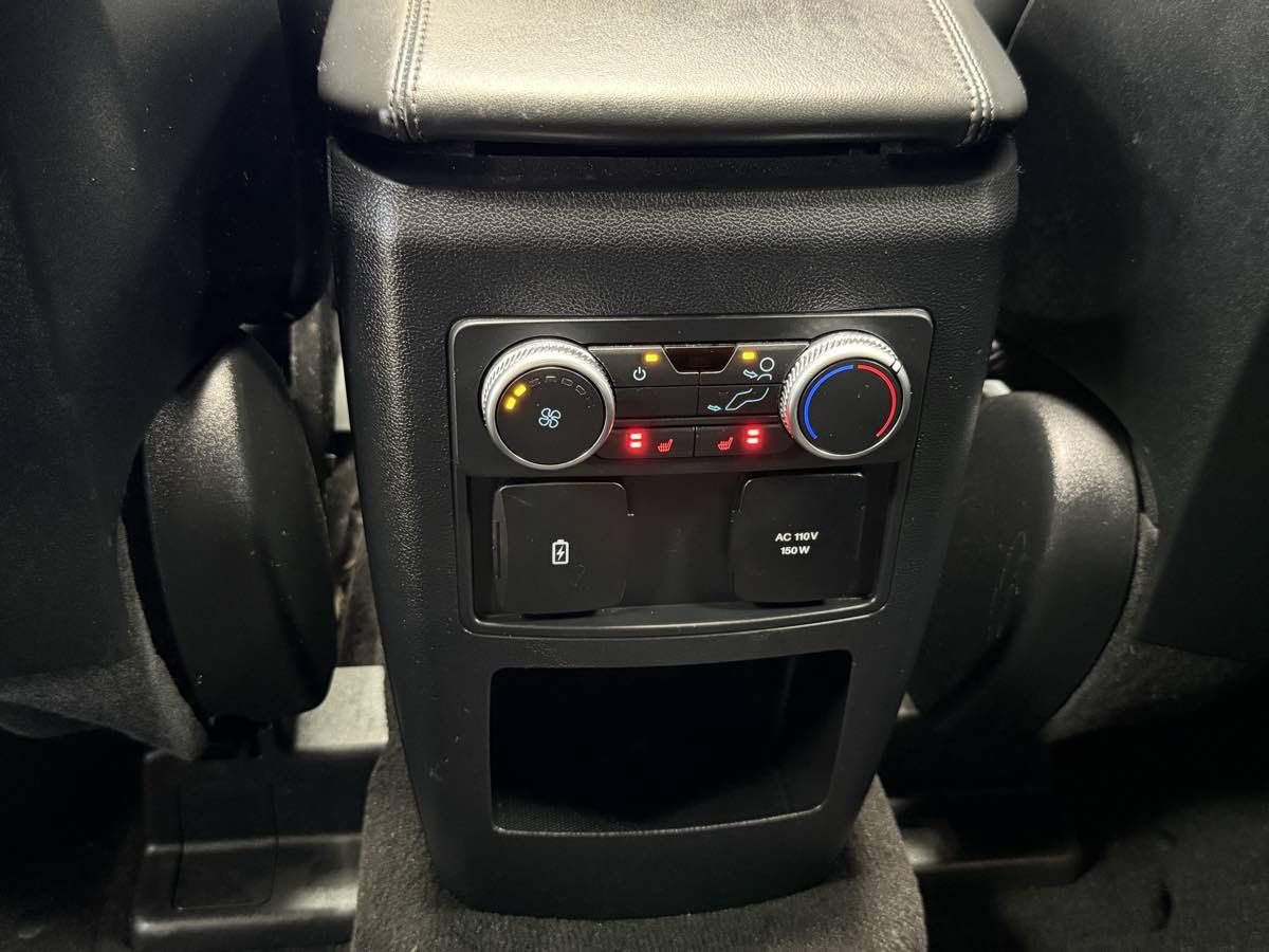 Used 2020 Ford Explorer Platinum w/ Premium Technology Package AWD/4WD image 32