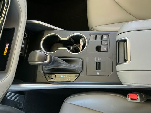 Used 2023 Toyota Highlander XLE FWD image 15