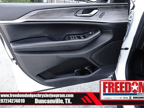 Used 2023 Jeep Grand Cherokee L Limited w/ Black Appearance Package AWD/4WD image 38