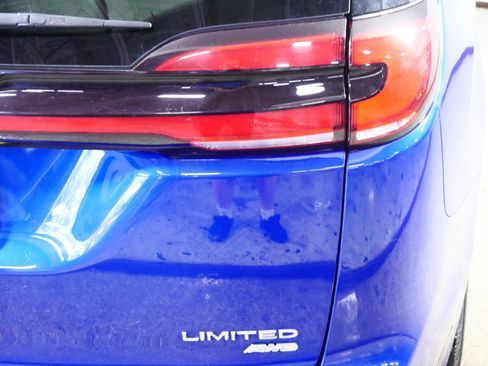 Used 2021 Chrysler Pacifica Limited AWD/4WD image 17