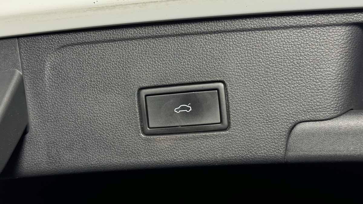Used 2021 Volkswagen Atlas Cross Sport SE FWD image 35