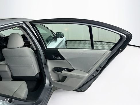 Used 2017 Honda Accord LX image 27
