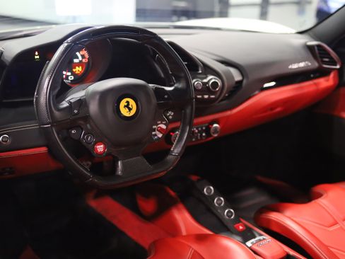 Used 2018 Ferrari 488 GTB RWD image 32