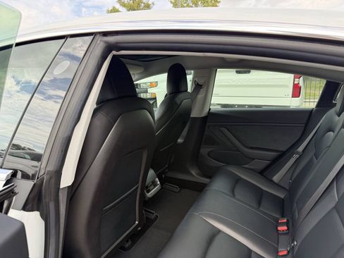 Used 2018 Tesla Model 3 Long Range RWD image 12