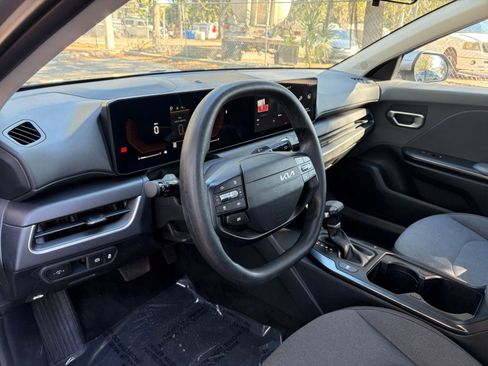Used 2025 Kia K4 LXS image 30