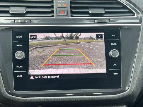 Certified 2022 Volkswagen Tiguan SE image 17