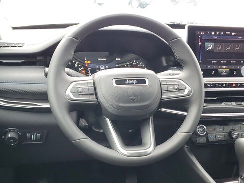 New 2026 Jeep Compass Latitude image 13