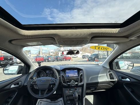 Used 2017 Ford Focus SEL image 21