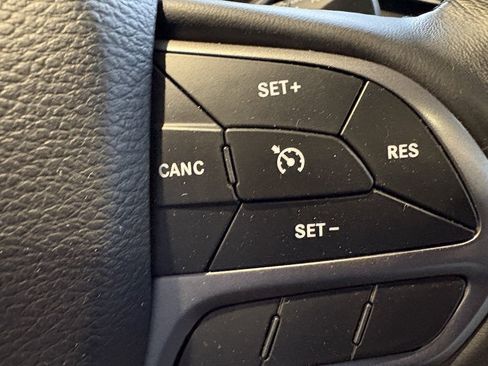 Used 2019 Jeep Cherokee Limited image 13