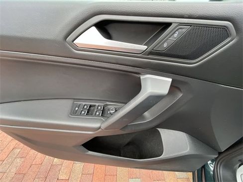 Used 2019 Volkswagen Tiguan SE image 11
