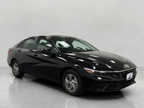 New 2026 Hyundai Elantra SE image 1