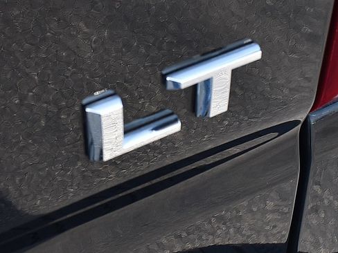 Used 2023 Chevrolet Silverado 1500 LT AWD/4WD image 8