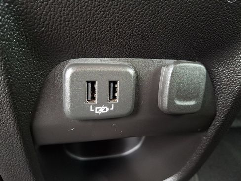 Used 2019 Chevrolet Colorado LT AWD/4WD image 11