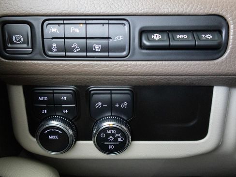 Used 2022 GMC Yukon Denali image 23