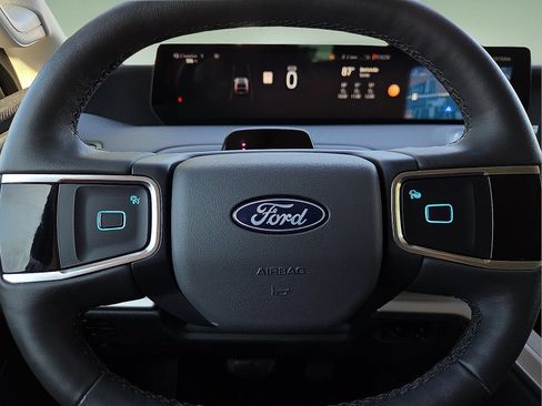 Used 2025 Ford Expedition Active AWD/4WD image 24