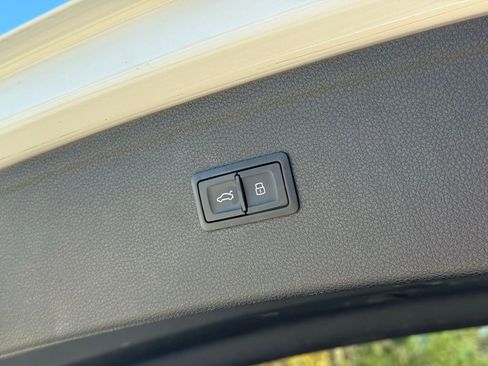 Used 2020 Audi Q5 2.0T Premium w/ Convenience Package image 15