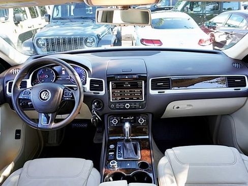 Used 2014 Volkswagen Touareg Executive AWD/4WD image 31