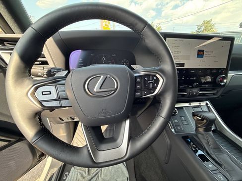 Used 2026 Lexus GX 550 w/ Accessory Package (2T) AWD/4WD image 31