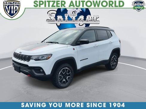 Used 2025 Jeep Compass Trailhawk AWD/4WD image 4