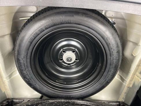 Used 2024 Honda HR-V LX image 12