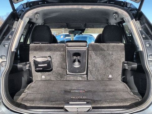 Used 2019 Nissan Rogue SV image 34