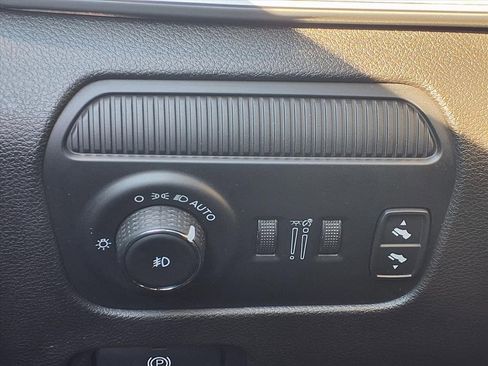 Used 2023 Jeep Wagoneer L Series II image 7