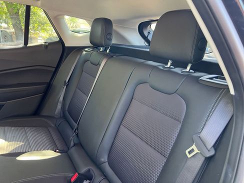 Used 2025 Chevrolet Trax LT image 34