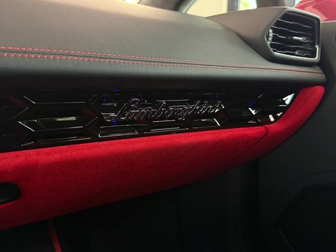 Used 2023 Lamborghini Huracan EVO RWD image 30
