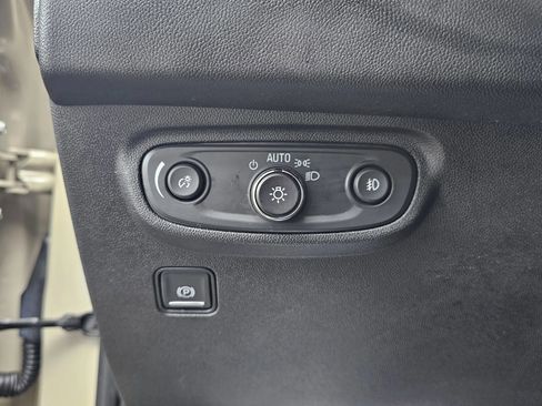 Used 2023 GMC Terrain SLT w/ Elevation Edition image 33