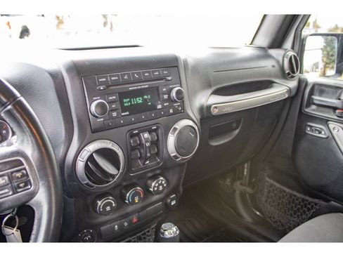 Used 2018 Jeep Wrangler Unlimited Sport S AWD/4WD image 38