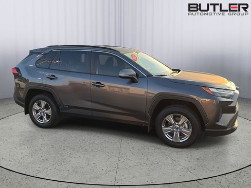 Certified 2025 Toyota RAV4 LE AWD/4WD image 7