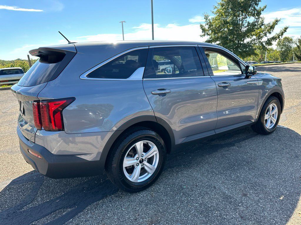 Used 2022 Kia Sorento LX FWD image 11