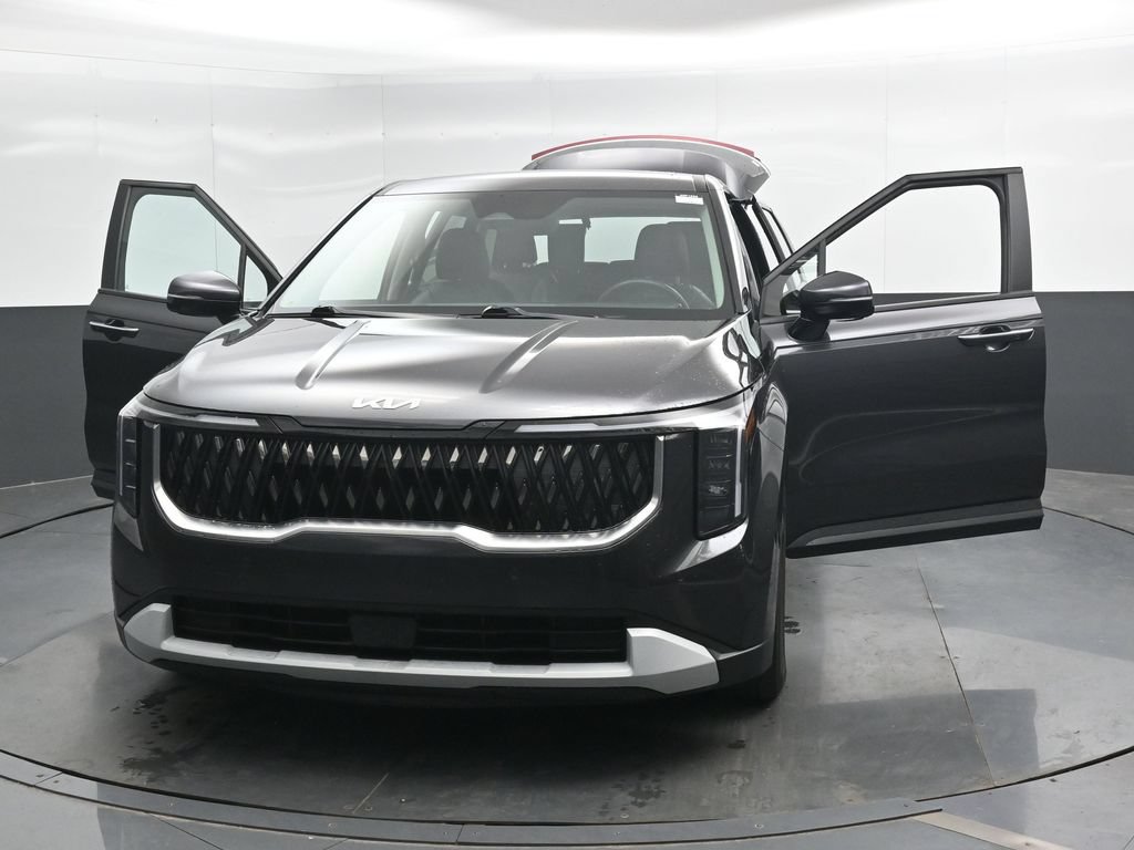 Used 2025 Kia Carnival FWD image 49